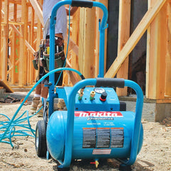 Compressor de Ar 3.0Hp 140PSI Com 2 Saídas Tanque 19,8L Rodas Traseira MAC5200 110V Makita