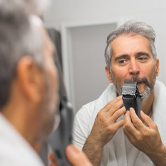 Máquina de Cortar Cabelo BCR18T 18W Titanium Britânia Com 9 Acessórios 127V