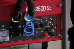 Gerador à Gasolina 2,2Kva Chave Seletora Partida Elétrica B4T-2500SE Branco