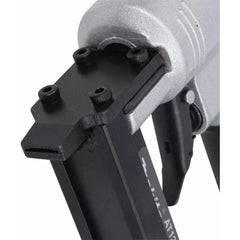Grampeador Pneumático para Madeira e MDF 60 115 PSI Capacidade 100 Grampos AT1216AZ Makita