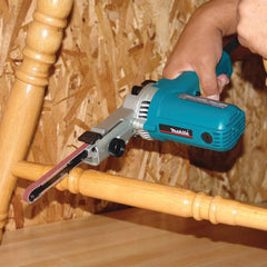 Lixadeira de Cinta 9Mm 500W Adaptável a Coletor de Pó Com Braço Extensor e Lixa 9032 110V Makita