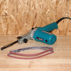 Lixadeira de Cinta 9Mm 500W Adaptável a Coletor de Pó Com Braço Extensor e Lixa 9032 110V Makita