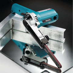Lixadeira de Cinta 9Mm 500W Adaptável a Coletor de Pó Com Braço Extensor e Lixa 9032 110V Makita