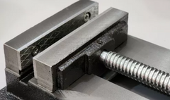 Torno morsa para furadeira 100mm abertura 4" Vonder