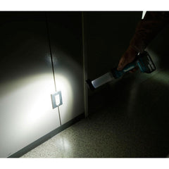 Lanterna LED com Porta USB Sem Carregador Sem Bateria DML807 Makita