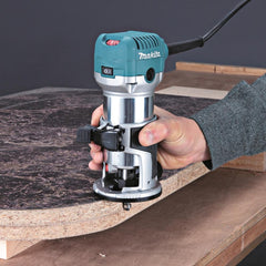 Tupia Eletronica 6Mm Industrial 710W Com Adaptador Coletor Bolsa Acessórios RT0700CX3 110V Makita