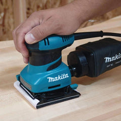Lixadeira Orbital 200W Ideal para Madeira Metal 3 Folhas Lixa Saco Coletor de Pó BO4556 110V Makita