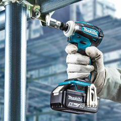 Parafusadeira de Impacto à Bateria 18V 3600 RPM com Bateria Carregador Maleta DTD172RTJ Makita