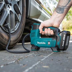 Compressor de Ar Portátil 120 PSI Sem Bateria Sem Carregador DMP180Z Makita