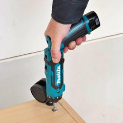 Parafusadeira Furadeira 5mm à Bateria 7.2V com Bateria Carregador Jogo Bits Maleta DF012DSE Makita