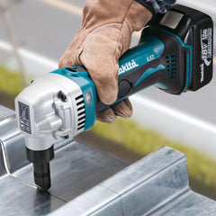 Tesoura Punção 1.6 mm 1900 Golpes Minuto Sem Bateria Sem Carregador DJN161Z Makita