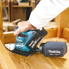 Lixadeira Orbital Sem Fio 18V Com 2 Baterias Carregador Maleta Mak-Pac Saco Coletor DBO480RTJ Makita