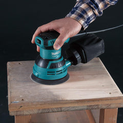 Lixadeira Rotorbital 125Mm 240W Ideal para Madeira MDF Com Coletor de Pó M9204B 127V Makita