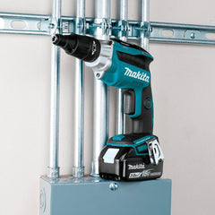 Parafusadeira 18V LXT 2500 RPM Com 2 Baterias Carregador Soque Maleta Motor BL DFS251RFE Makita