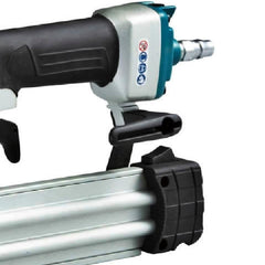 Pinador Pneumático Ar Capacidade 100 pinos 15mm à 50mm Madeira com Maleta AF506 Makita