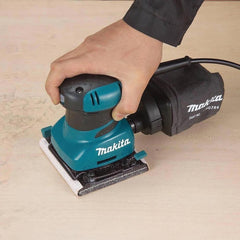 Lixadeira Orbital 200W Ideal para Madeira Metal 3 Folhas Lixa Saco Coletor de Pó BO4556 110V Makita