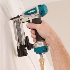 Pinador Pneumático 15 à 30Mm Capacidade 130PÇS Ideal para Madeira MDF AF353 Makita