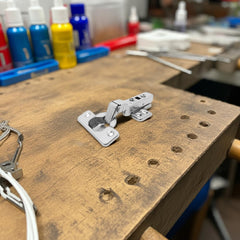 Dobradiça Clip On Soft Close Curva Tradestar
