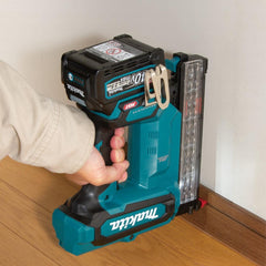 Pinador 18GA 40 mm Tipo F Até 100 Pinos Sem Bateria Sem Carregador FN001GZ Makita