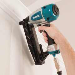 Pinador Pneumático 25 à 64Mm Capacidade 100PÇS Ideal para Madeira MDF AF601 Makita