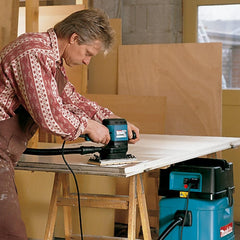 Lixadeira Orbital 600W Com Coletor de Pó e Folhas de Lixa 9046-220V Makita