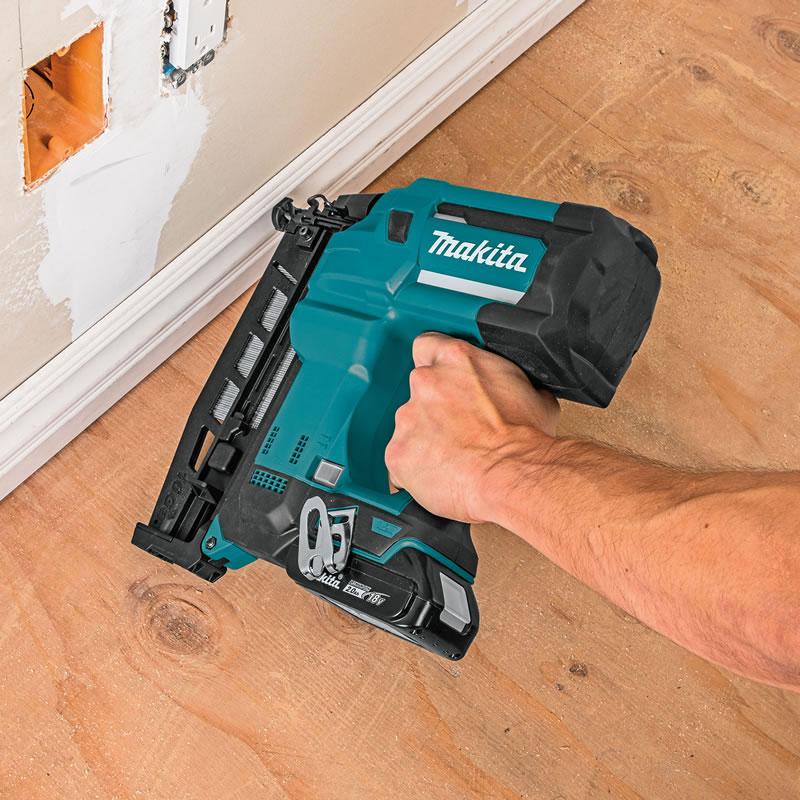 Pinador 64Mm Tipo T Sem Fio 18V Capacidade 110 Peças Com Maleta Mak-Pac 3 DBN600ZJ Makita