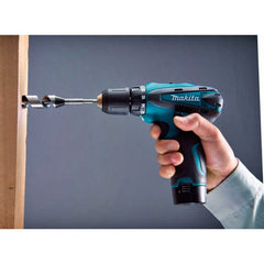 Parafusadeira Furadeira 10mm à Bateria 12V com Bateria Carregador e Maleta DF330DWE Makita