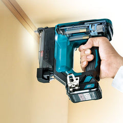 Pinador 18 mm a 35 mm Até 120 Pinos Sem Bateria Sem Carregador PT354DZ Makita
