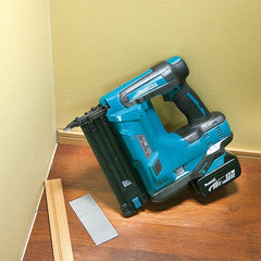 Pinador 50 mm Tipo F Até 100 Pinos Sem Bateria Sem Carregador DBN500Z Makita