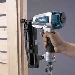 Pinador Pneumático Com Maleta e Óleo Pressão 8 BAR AF600 Makita