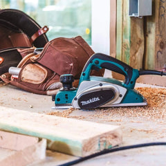 Plaina Elétrica 82Mm Industrial 620W Conjunto Calibrador Guia Faca Chave Soquete KP0800K 127V Makita