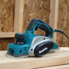 Plaina Elétrica 82Mm Industrial 620W Conjunto Calibrador Guia Faca Chave Soquete KP0800K 127V Makita