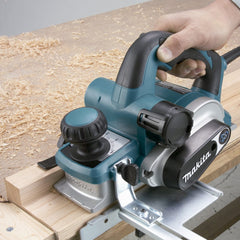 Plaina Elétrica 82Mm Industrial 1050W Conjunto Calibrador Guias 2 Facas Chave KP0810C 110V Makita