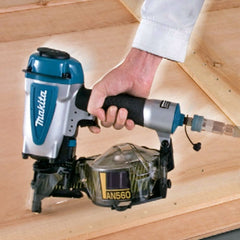 Pregador Pneumático Prego 27mm à 50mm Capacidade 400 Pecas com Lubrificante Chave Allen AN560 Makita