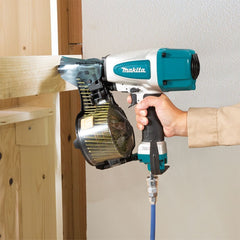 Pregador Pneumático 38 à 65Mm Capacidade 300 PÇS Ideal para Madeira MDF AN613 Makita