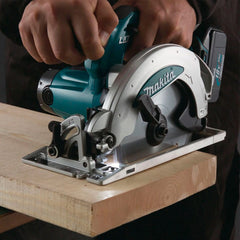 Serra Circular Sem Fio 165 mm 18V 3700RPM Cortes 90° 45° 50° Adaptável Coletor Pó DSS610Z Makita